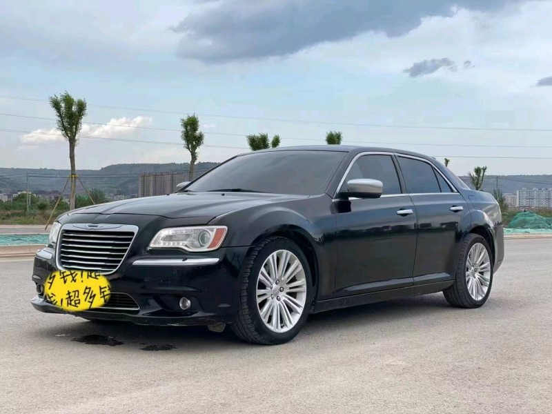 武威13年克萊斯勒300C3