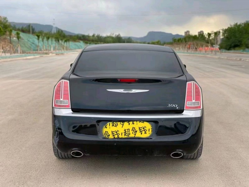 武威13年克萊斯勒300C2