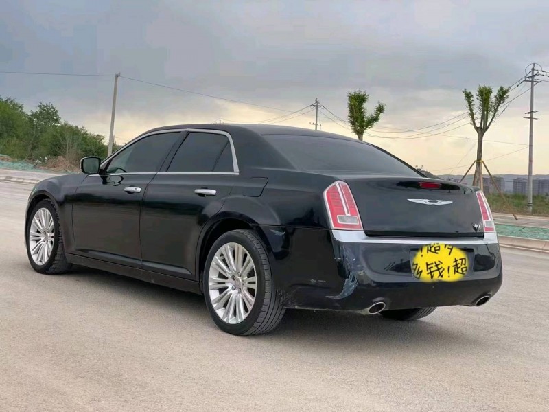 武威13年克萊斯勒300C4