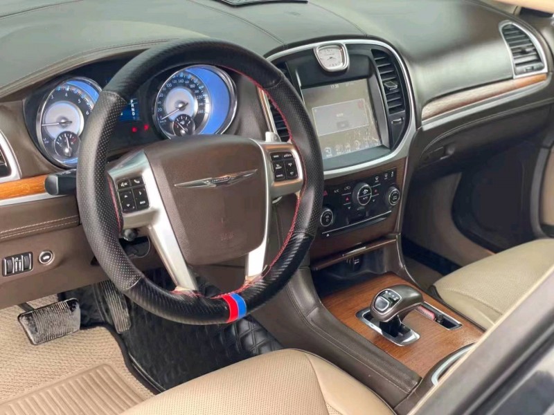 武威13年克萊斯勒300C7