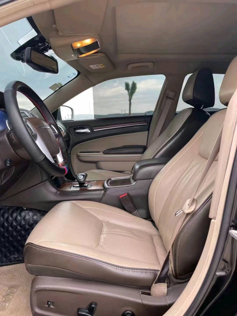 武威13年克萊斯勒300C9