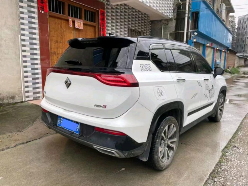 欽州20年寶駿RS57