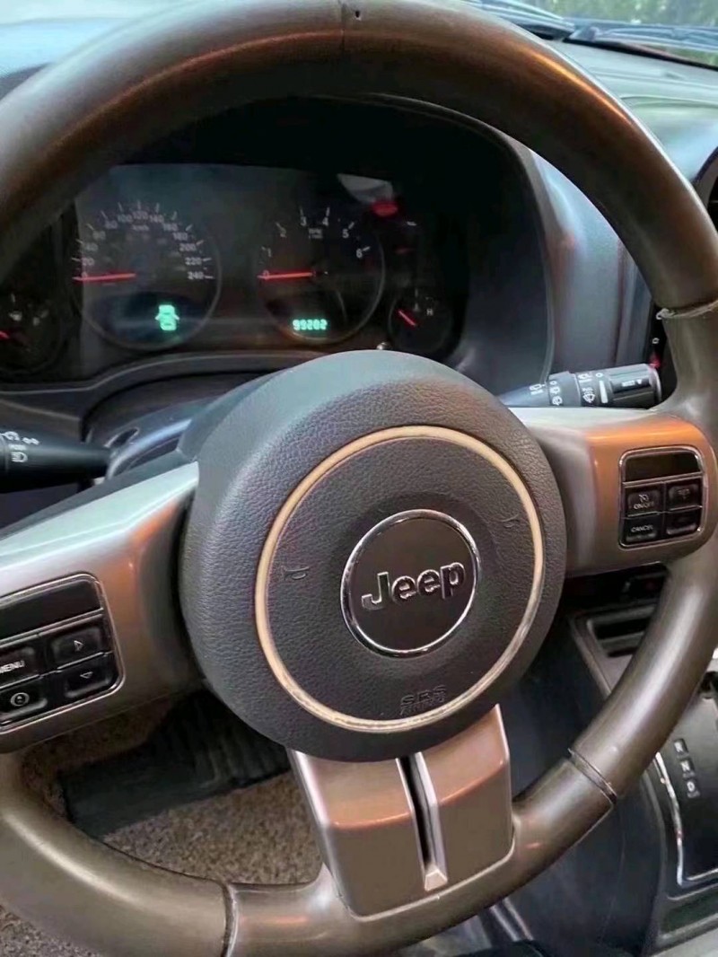 錦州12年Jeep指南者3