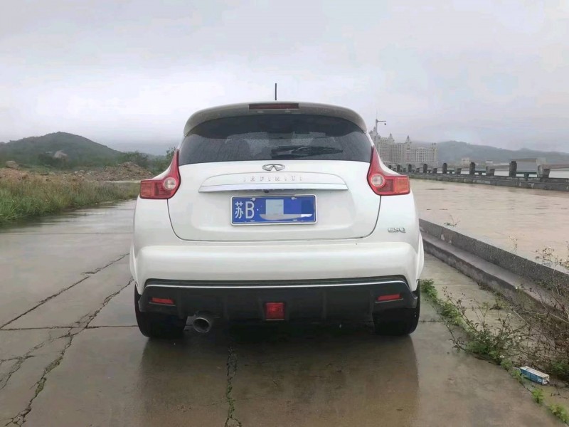 珠海16年英菲尼迪ESQ3