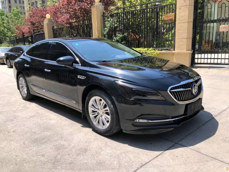 青岛18年别克君越8