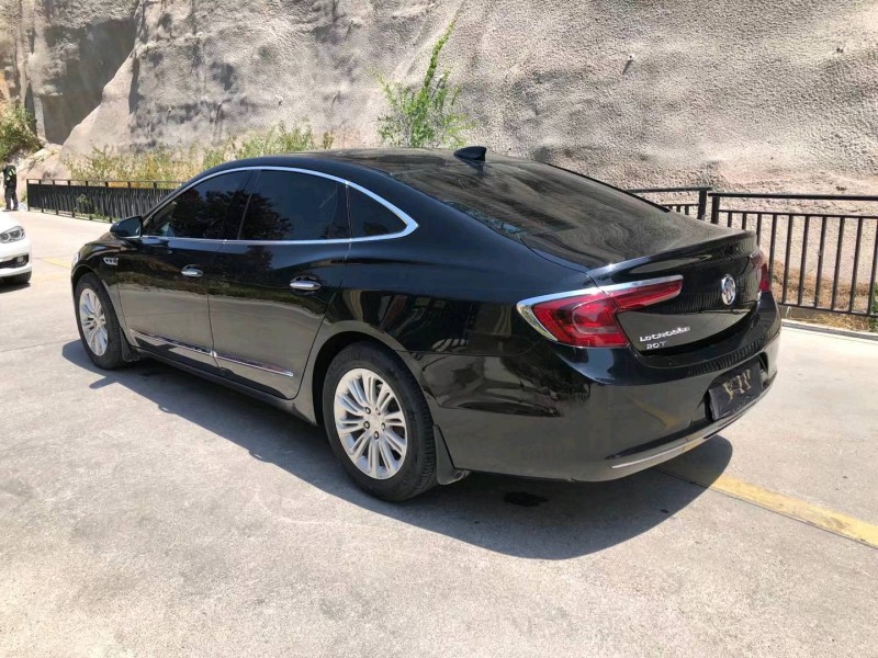 青岛18年别克君越2