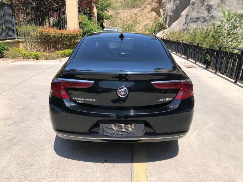 青岛18年别克君越1