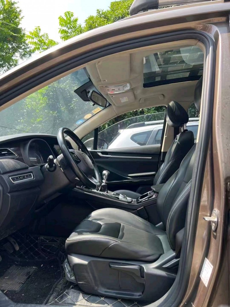 紹興18年君馬汽車S706