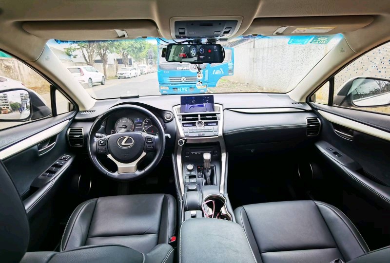 东莞16年雷克萨斯NX4