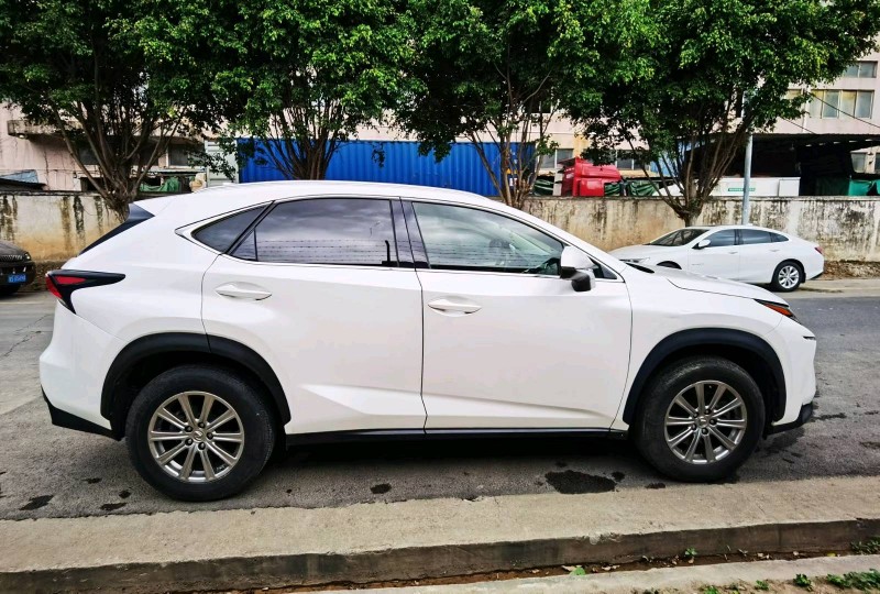 东莞16年雷克萨斯NX3