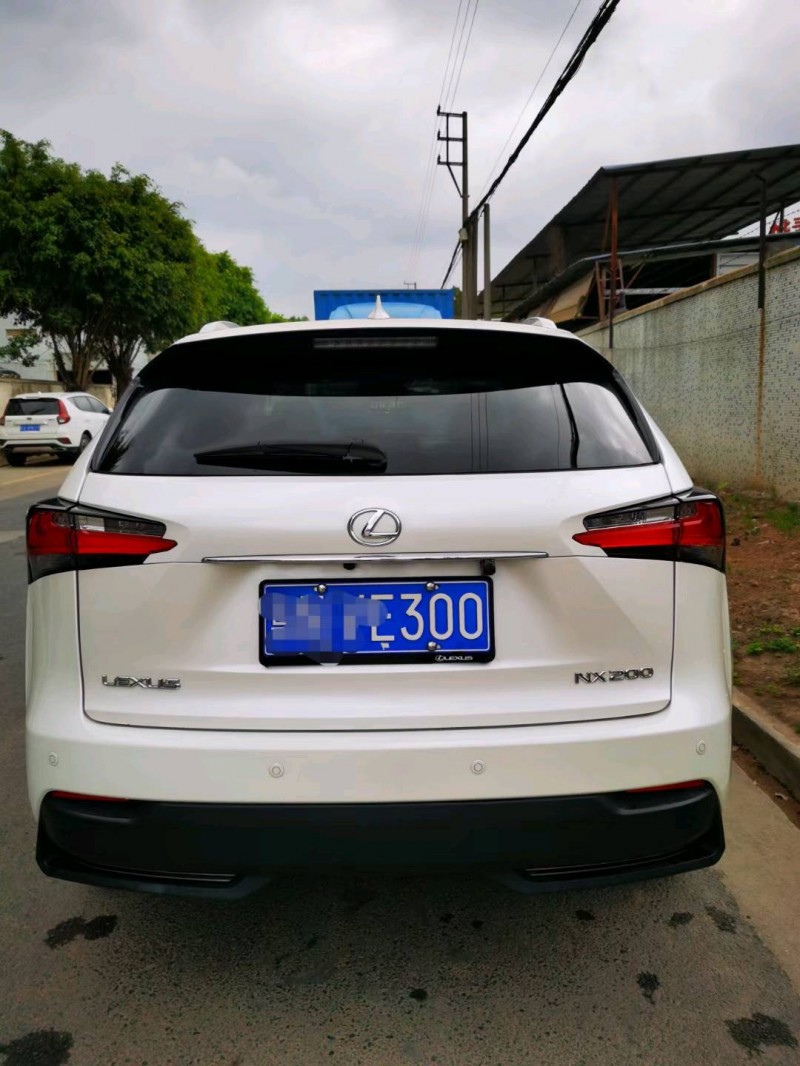 东莞16年雷克萨斯NX1