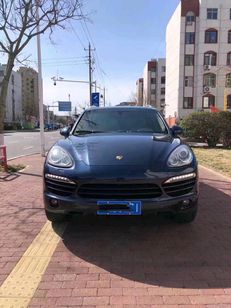 濟寧11年保時捷卡宴1