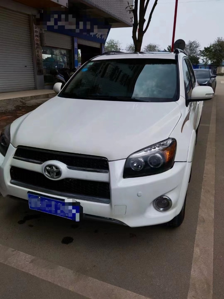 南寧13年豐田RAV4榮放1