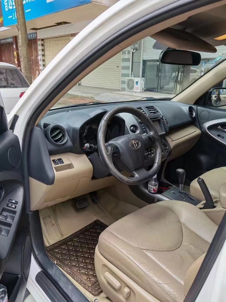 南寧13年豐田RAV4榮放3