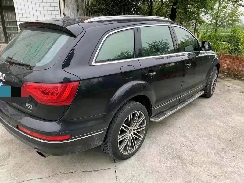 金華12年奧迪Q75