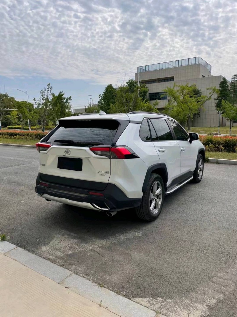 宿迁21年丰田RAV47