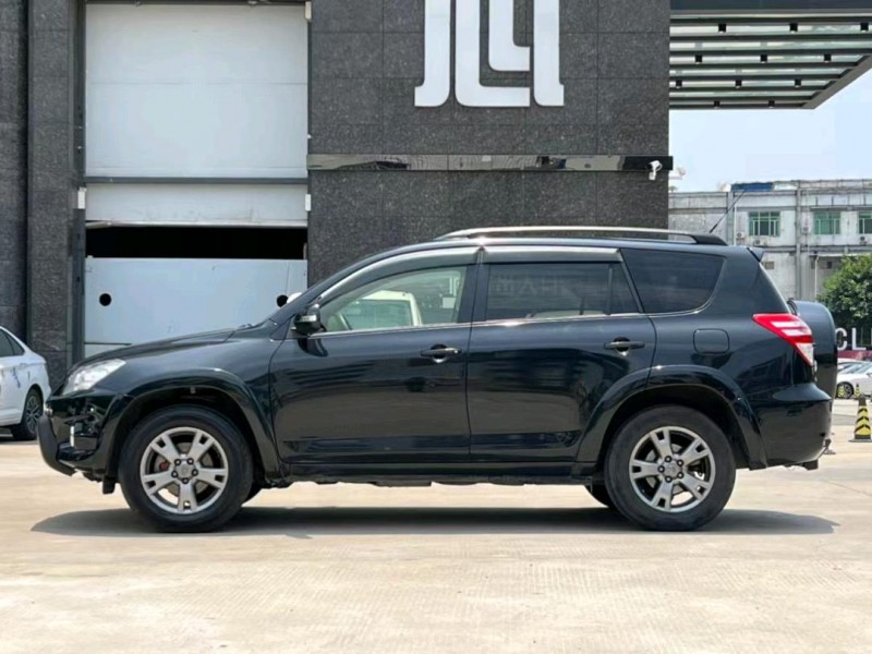 東莞13年豐田RAV44