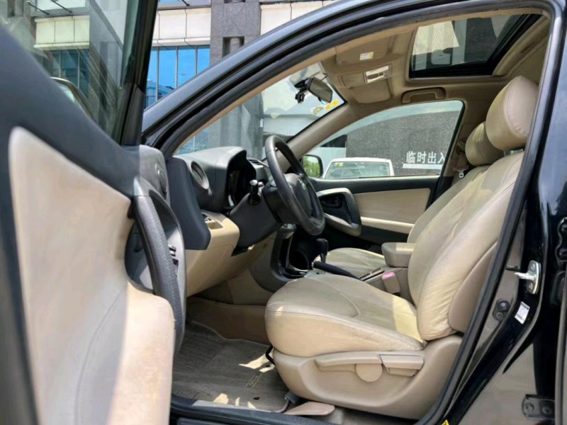 東莞13年豐田RAV47