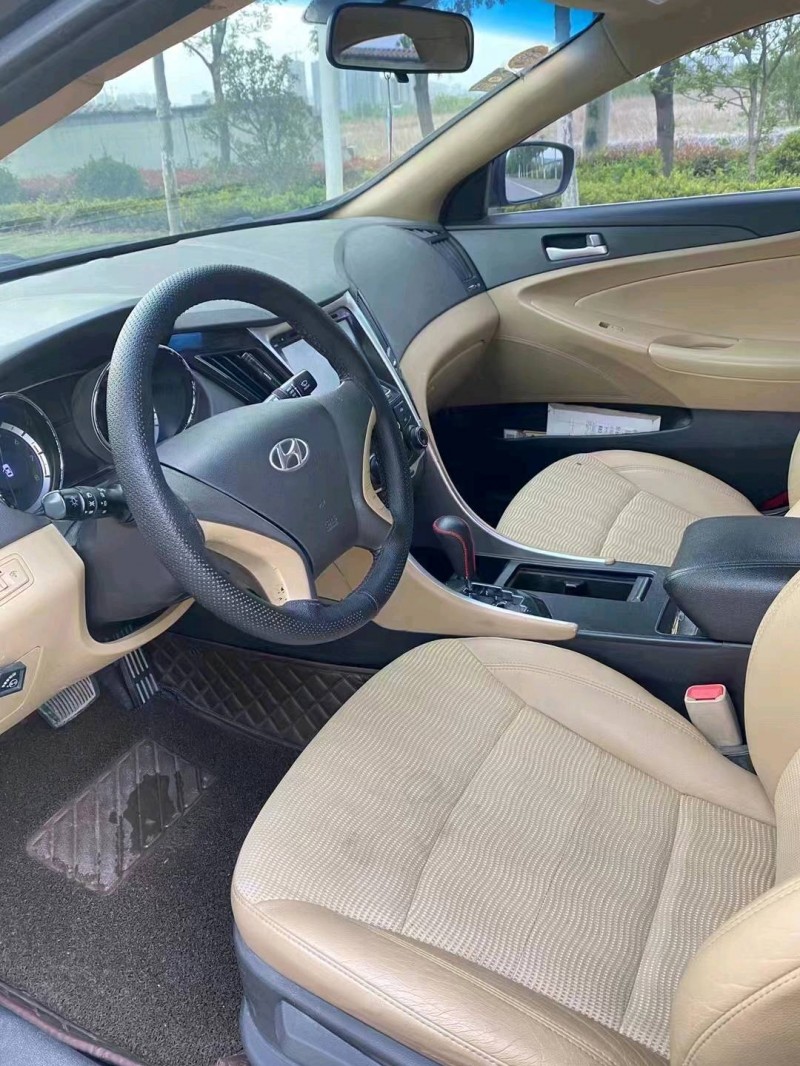 徐州13年现代索纳塔八4