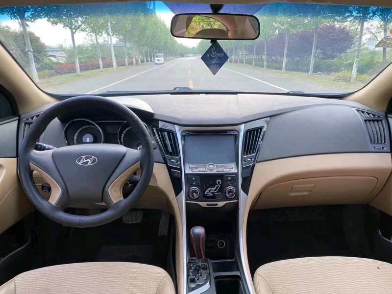 徐州13年现代索纳塔八6