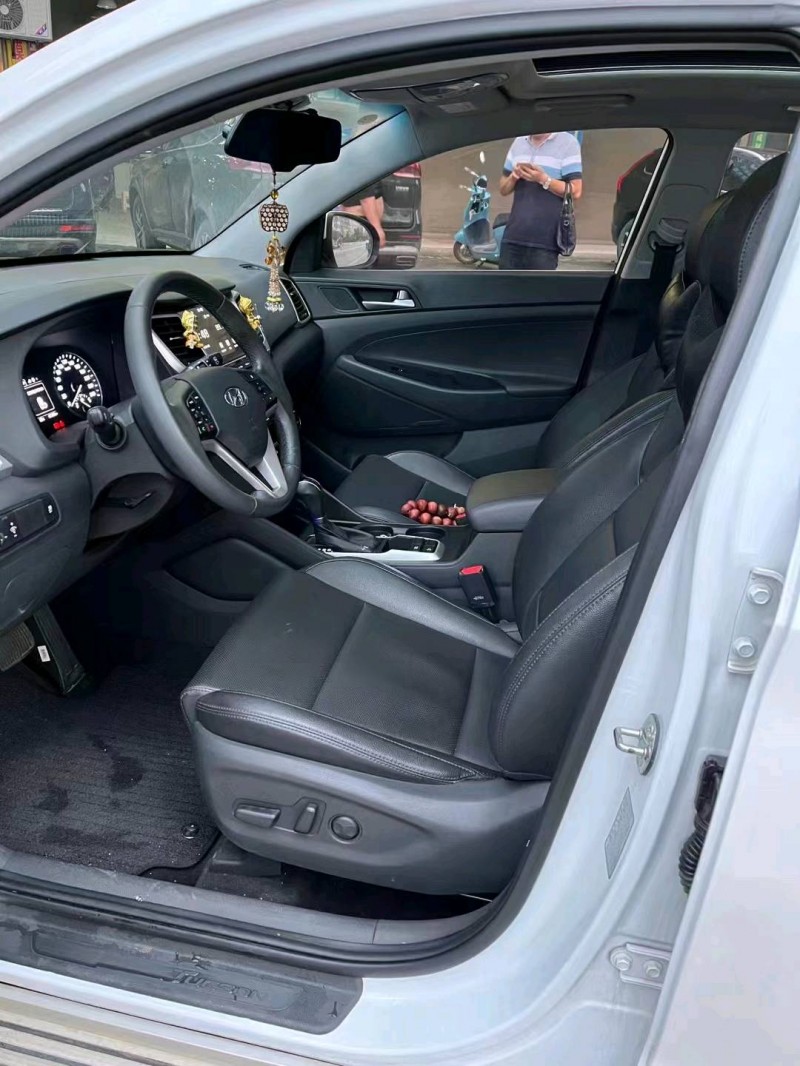 长沙18年现代途胜5