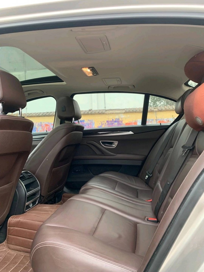 北京17年宝马5系3