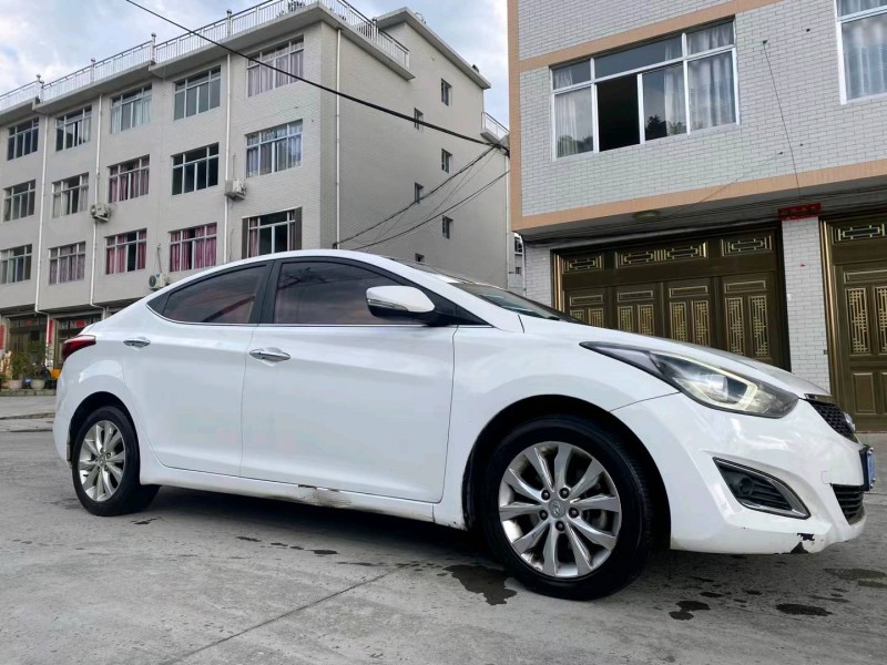 金華16年現代朗動2