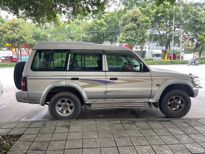 重慶13年獵豹汽車黑金剛4