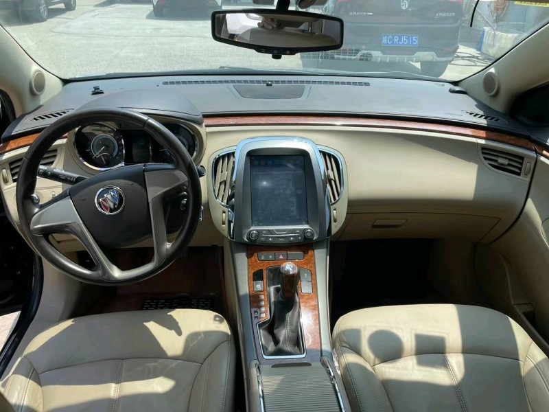 泰安13年别克君越5