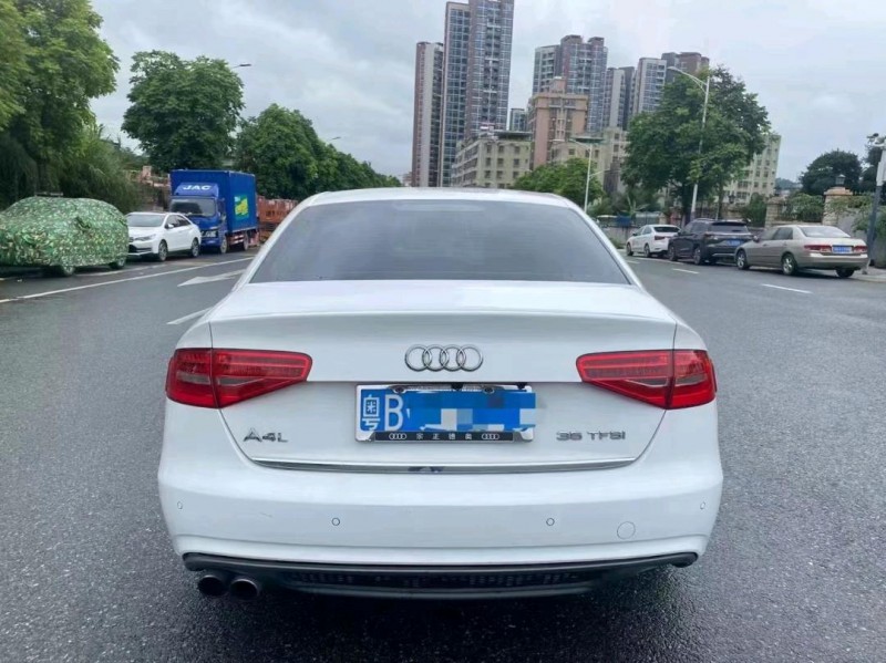 深圳13年奧迪A4L1