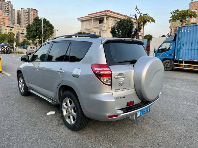 深圳09年豐田RAV49