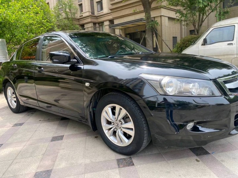 青岛10年本田雅阁3