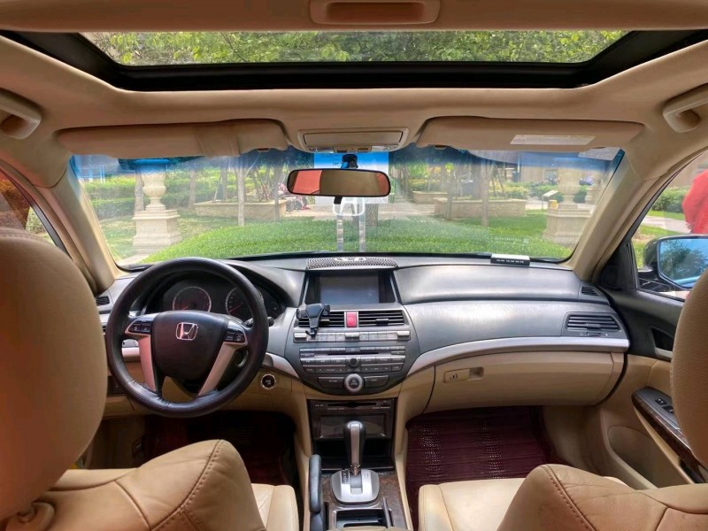 青岛10年本田雅阁4