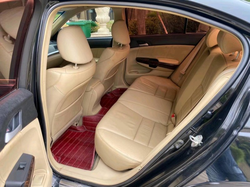 青岛10年本田雅阁6