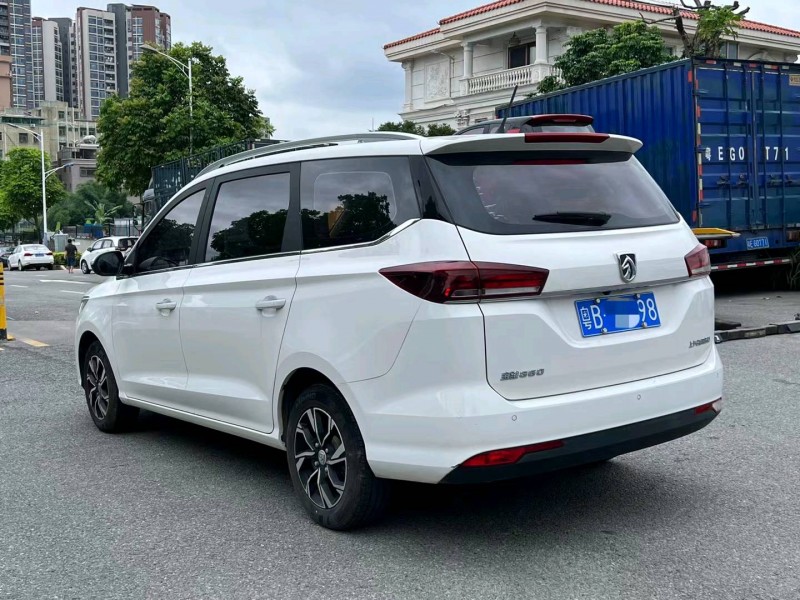 深圳19年寶駿3608