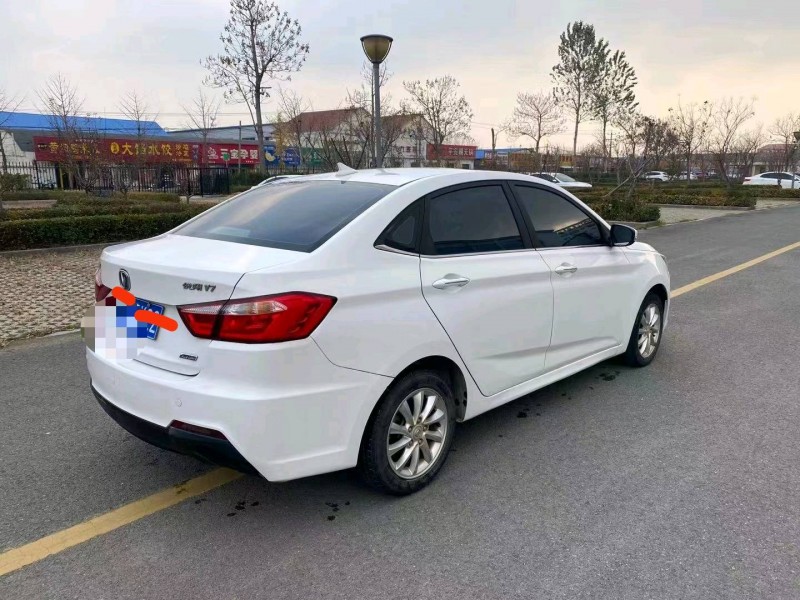 濰坊15年長安汽車悅翔V77