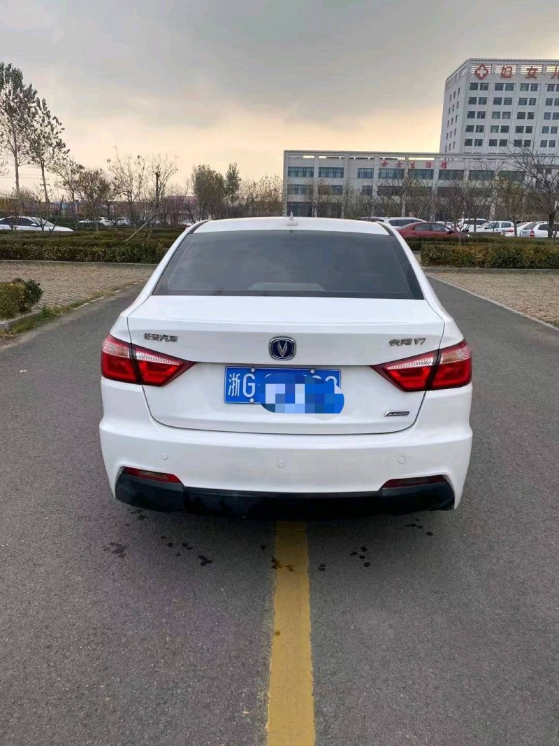 濰坊15年長安汽車悅翔V79