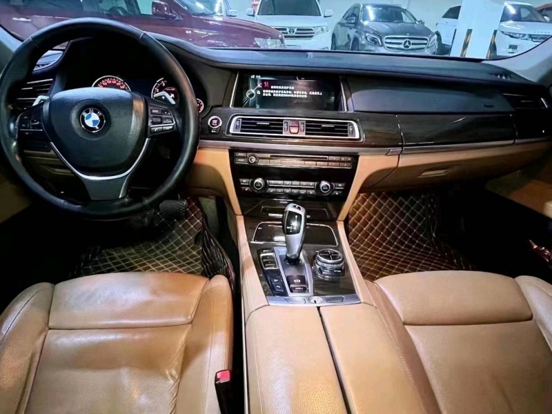 北京13年宝马7系1