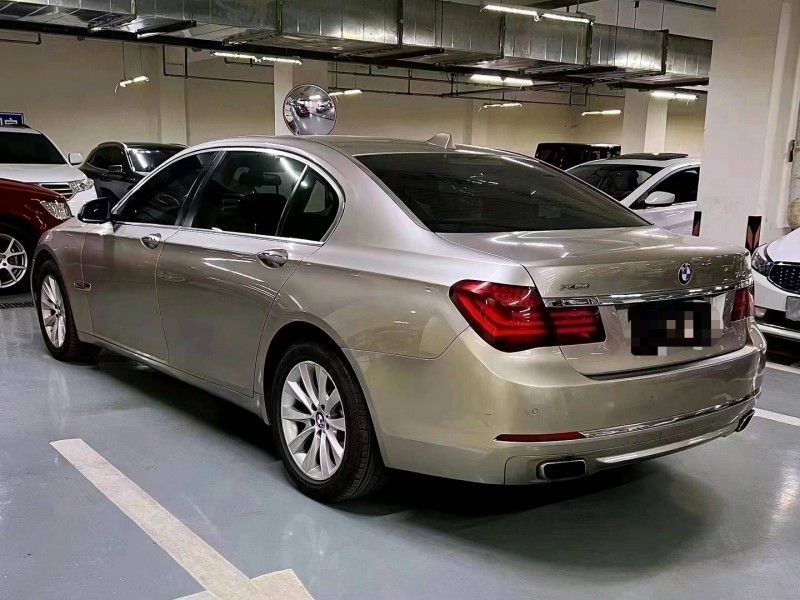 北京13年宝马7系8