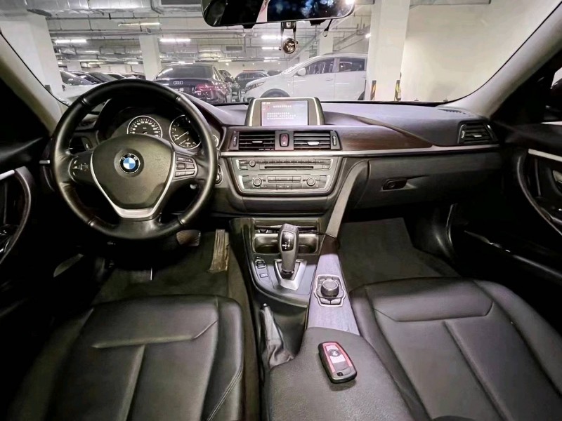 北京12年宝马3系7