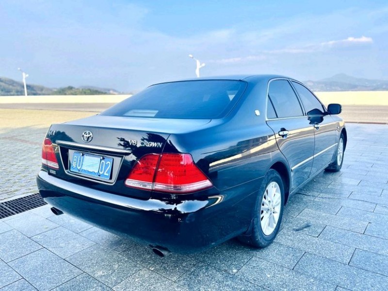 东莞05年丰田皇冠6