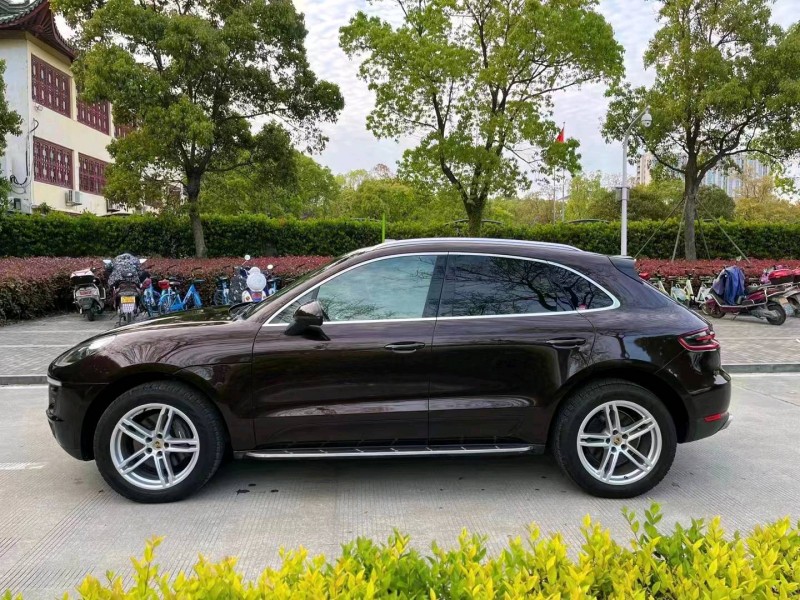 紹興14年保時捷Macan4