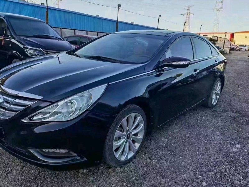 保定13年现代索纳塔八2