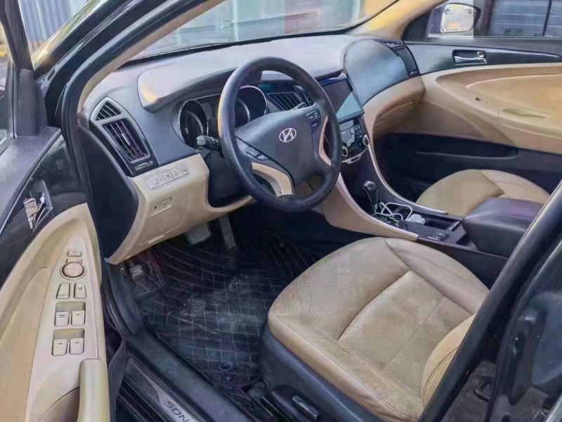 保定13年现代索纳塔八7