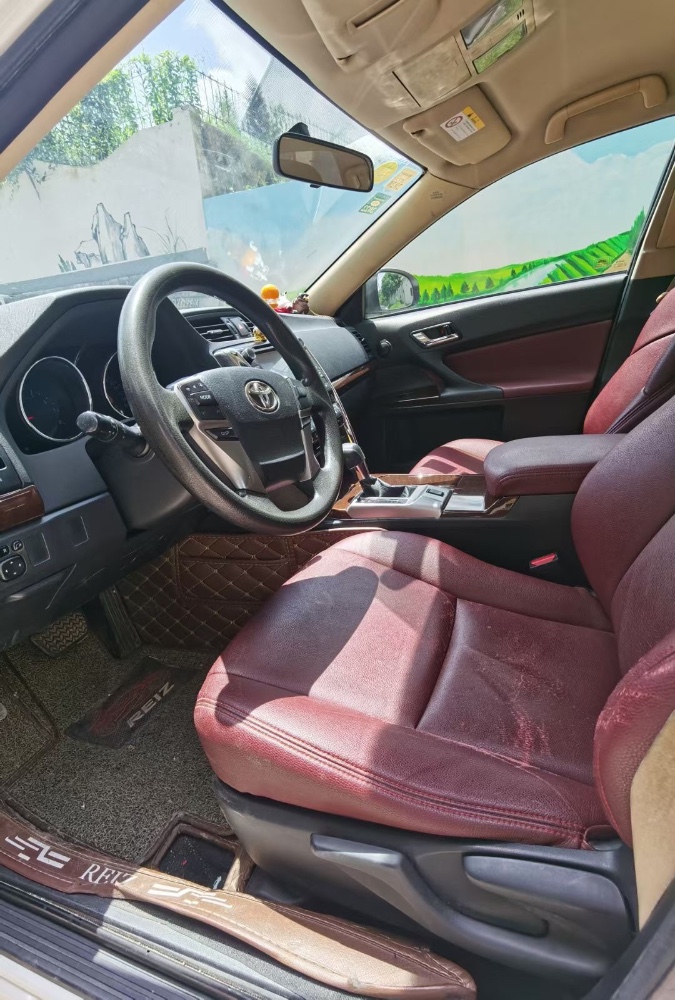 东莞14年丰田锐志4