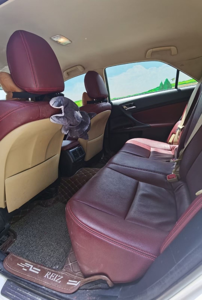 东莞14年丰田锐志3