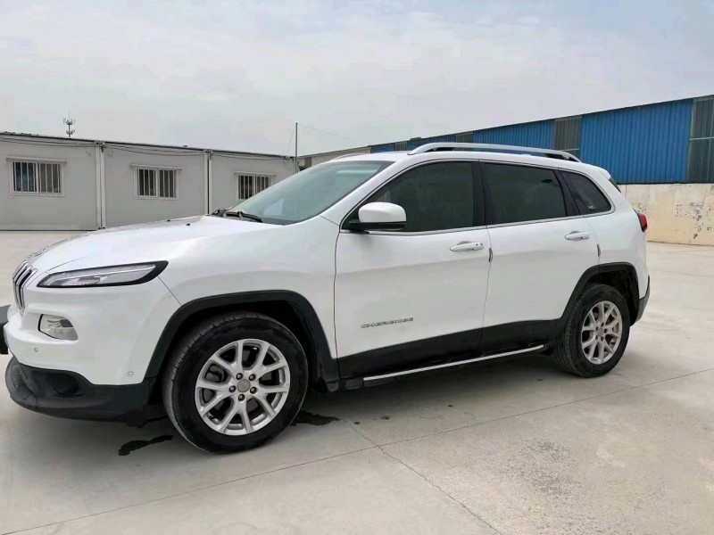 濰坊17年Jeep自由光2