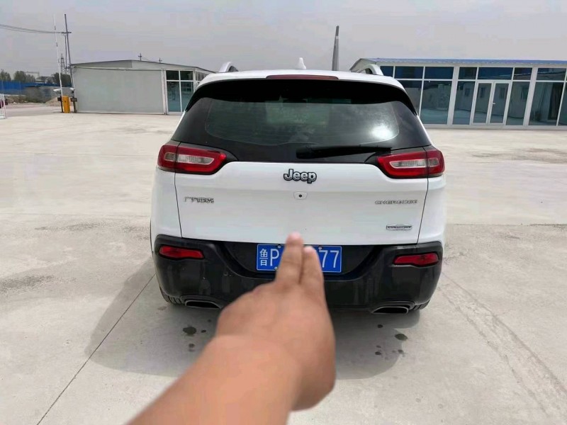 濰坊17年Jeep自由光7
