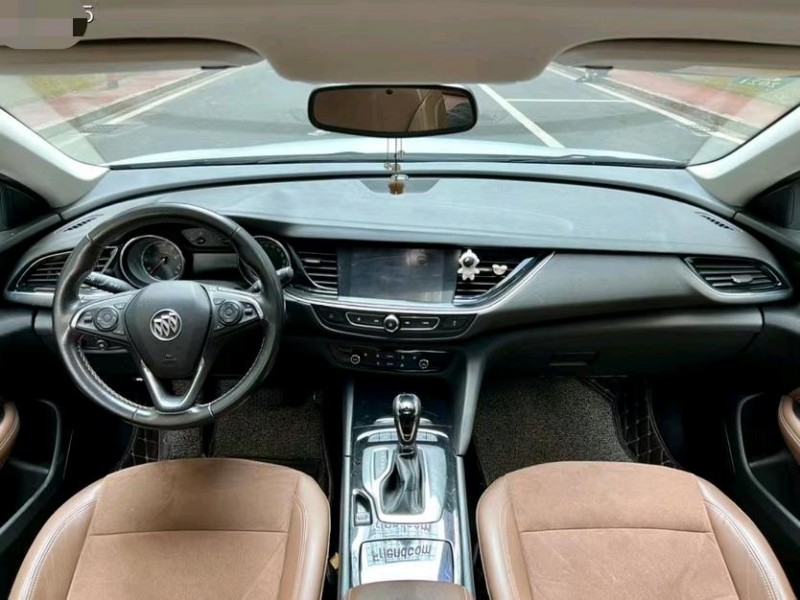 东莞17年别克君威6