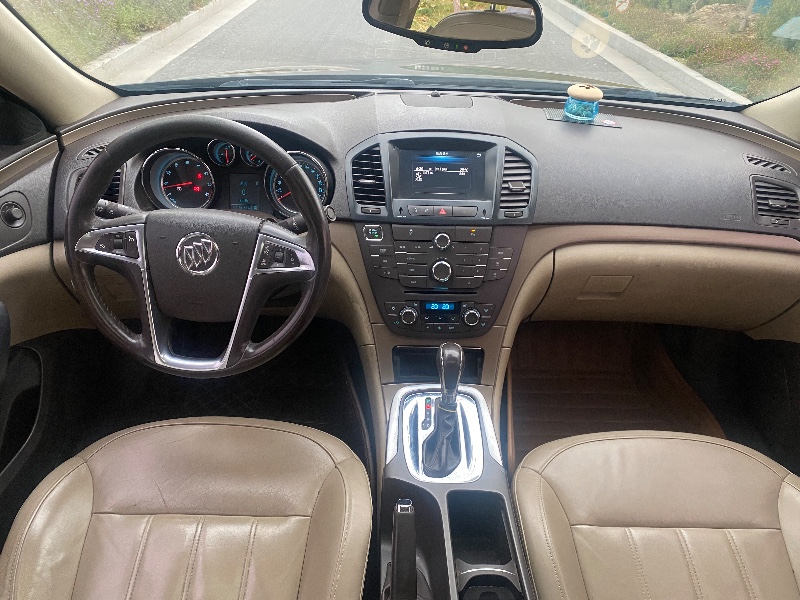 泰州12年别克君威3